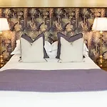 מלון Roundthorn & Luxury 5*