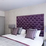 מלון Roundthorn & Luxury 5*