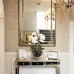 Roundthorn & Luxury מלון 5*