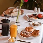 Roundthorn & Luxury מלון 5*
