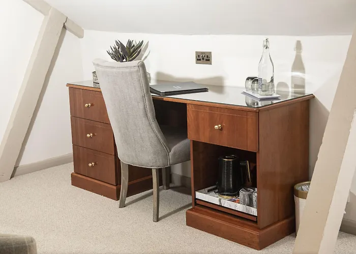 Roundthorn & Luxury Hotel